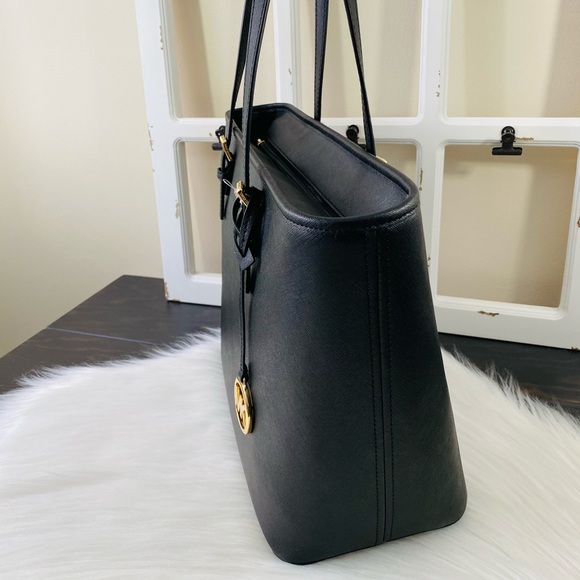 Michael Kors Jet Set Travel Tote - Picture 2 of 11